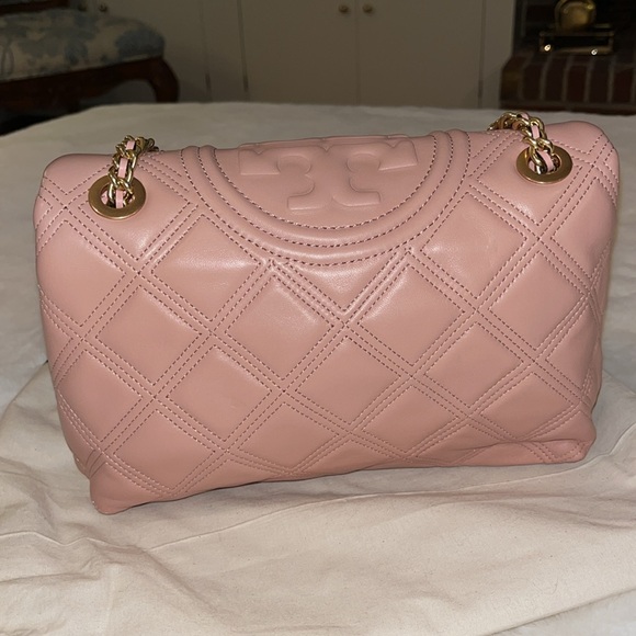 👛Tory Burch Fleming Soft Convertible Shoulder Bag: Pink Moon Leather/Chain👛 - Picture 4 of 17